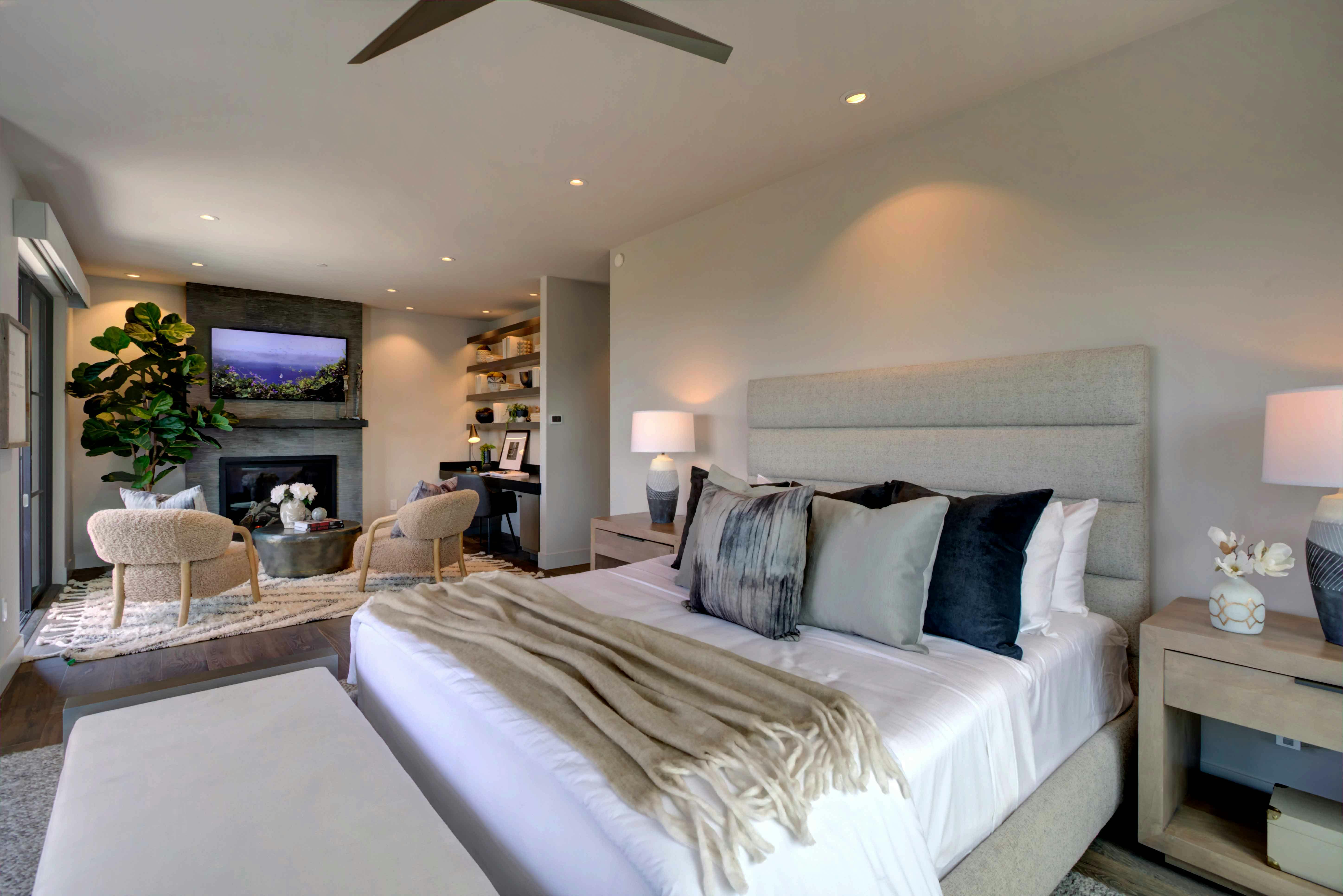 Meridith-Baer-Home-Home-Staging-California-Chaparral Modern-Luxury-Homes-Bedroom